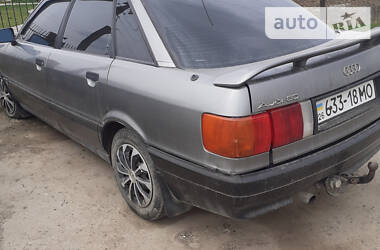 Седан Audi 80 1988 в Новоселице