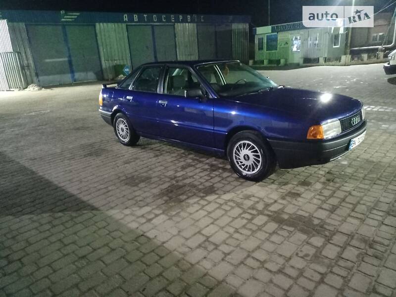 Седан Audi 80 1988 в Вараші