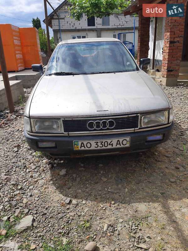 Седан Audi 80 1989 в Иршаве