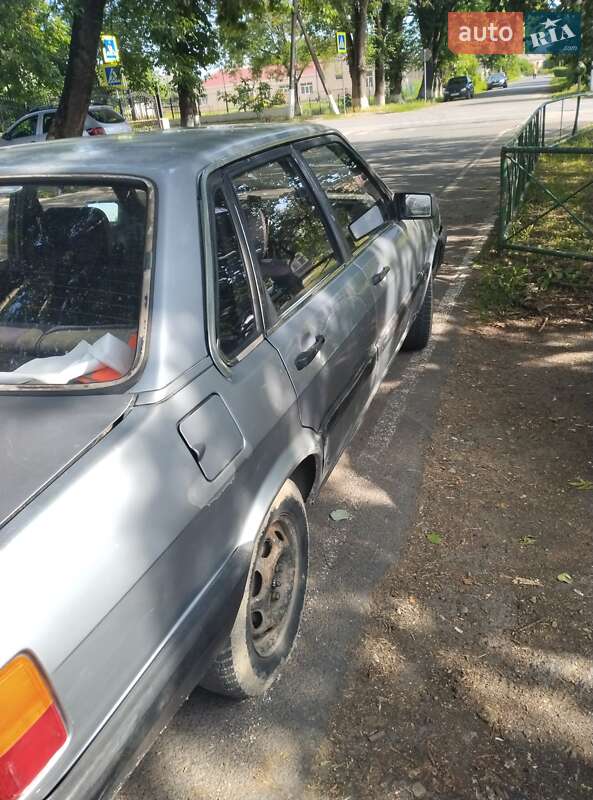 Седан Audi 80 1985 в Виноградові