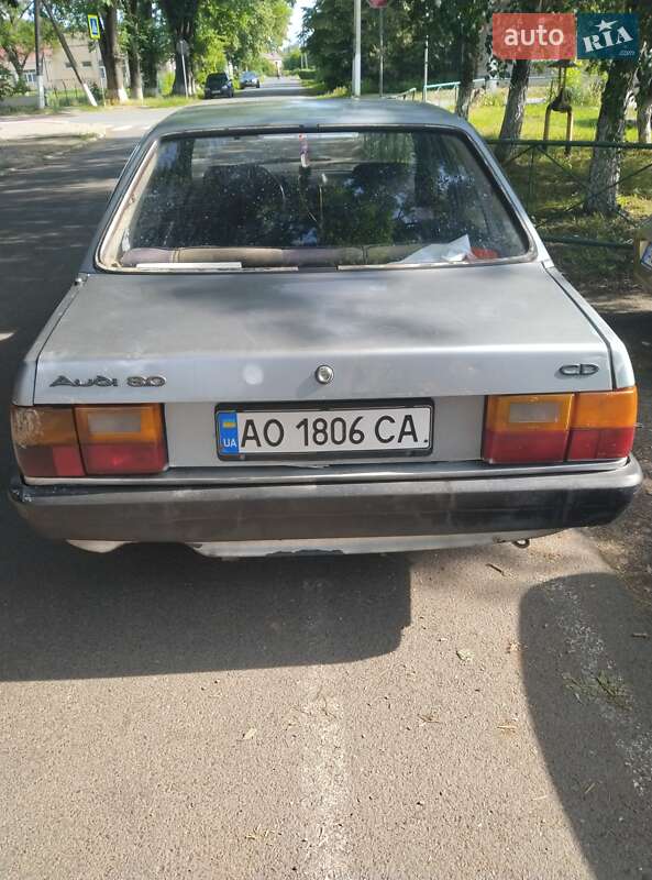 Седан Audi 80 1985 в Виноградові