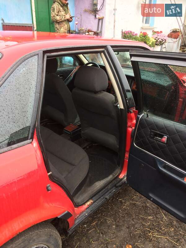 Седан Audi 80 1991 в Теофиполе