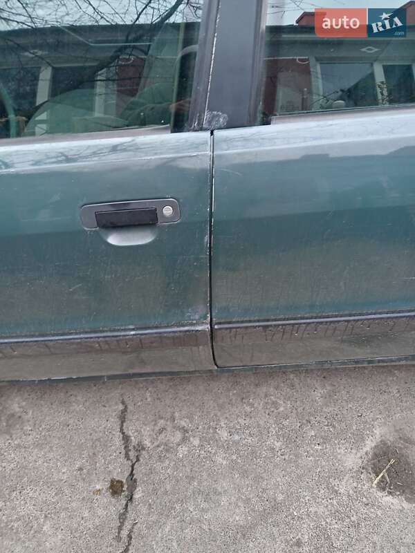 Седан Audi 80 1988 в Гоще