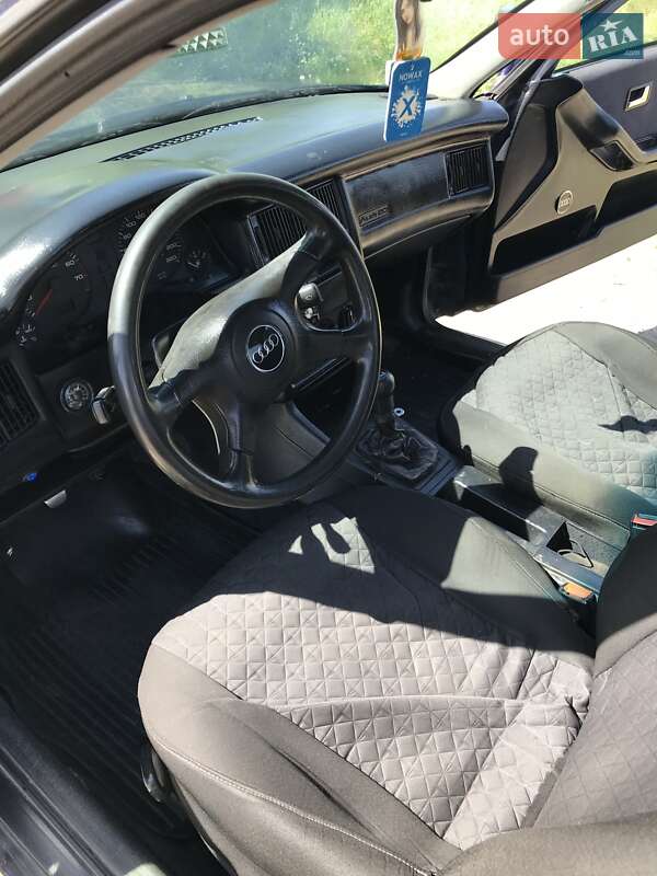 Седан Audi 80 1993 в Шацке