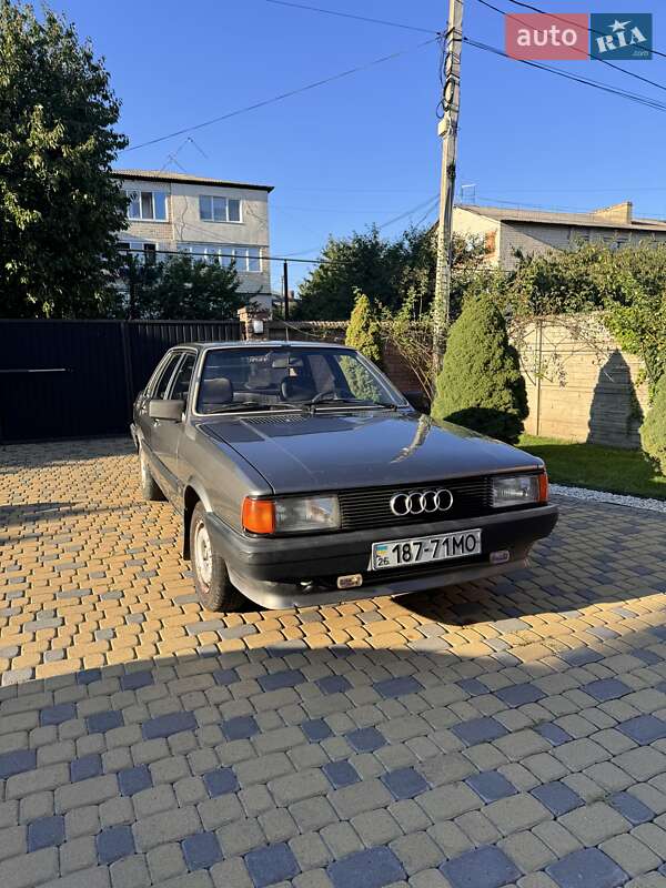 Седан Audi 80 1986 в Чернівцях