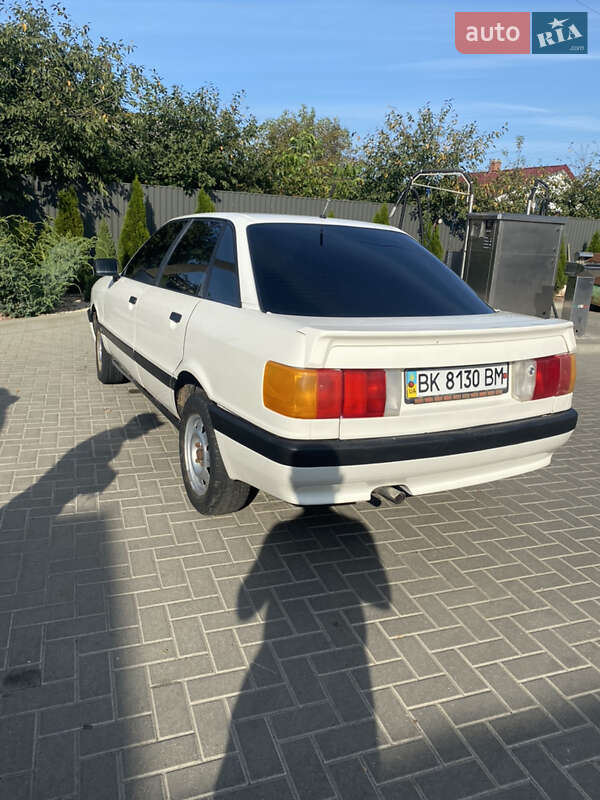 Седан Audi 80 1988 в Любешове