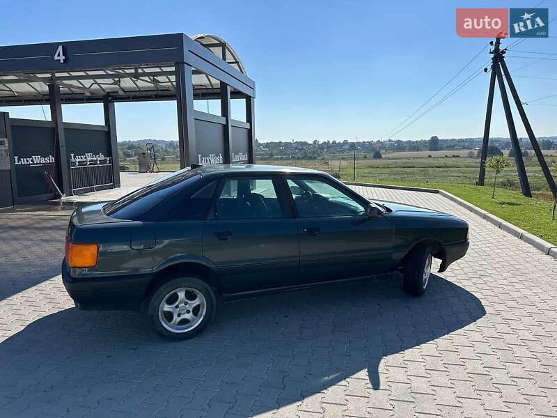 Седан Audi 80 1990 в Шумске