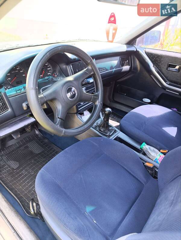 Седан Audi 80 1993 в Берегово