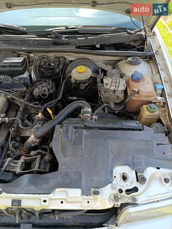 Седан Audi 80 1993 в Берегово