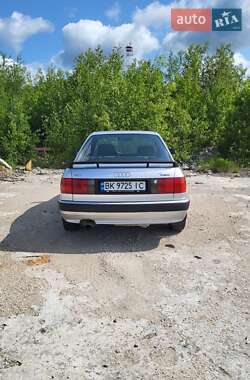 Седан Audi 80 1993 в Вараше