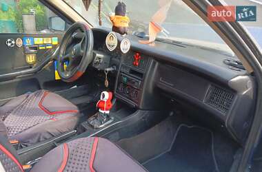 Седан Audi 80 1990 в 