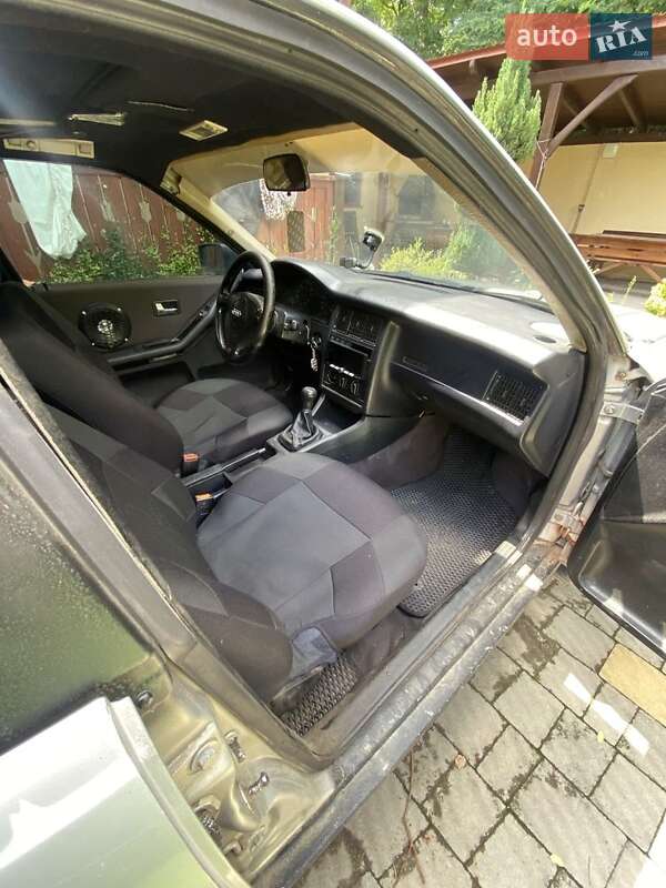 Седан Audi 80 1986 в Берегово