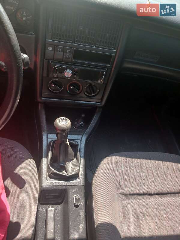 Седан Audi 80 1991 в Монастыриске