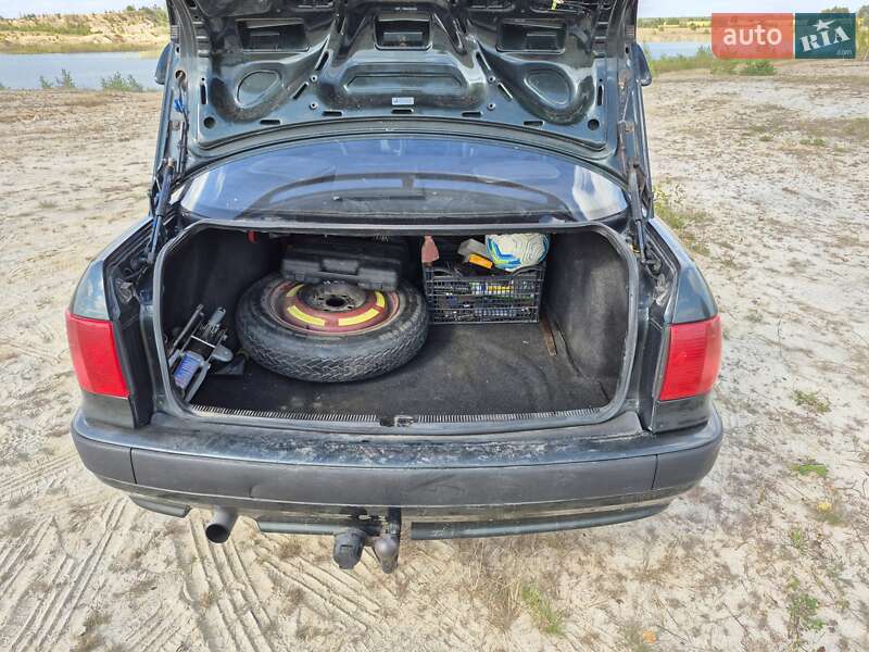 Седан Audi 80 1993 в Коростене