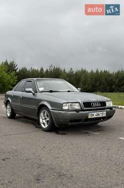 Седан Audi 80 1990 в Дубровиці
