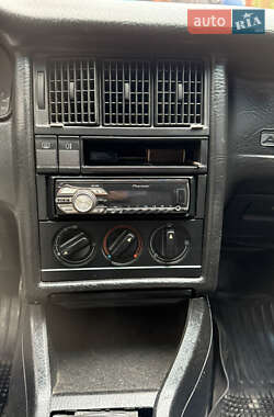 Седан Audi 80 1992 в 