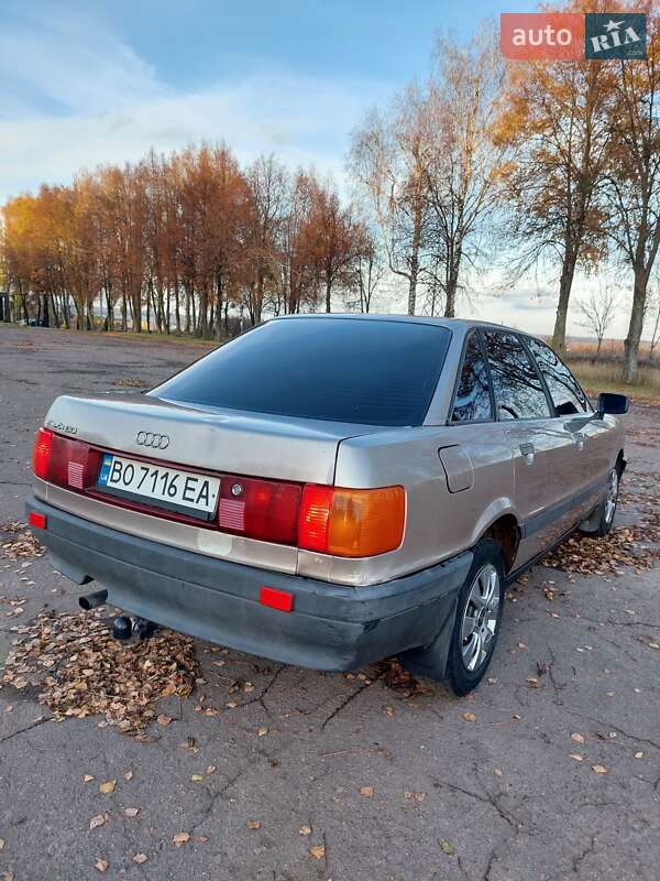 Седан Audi 80 1988 в Тростянце
