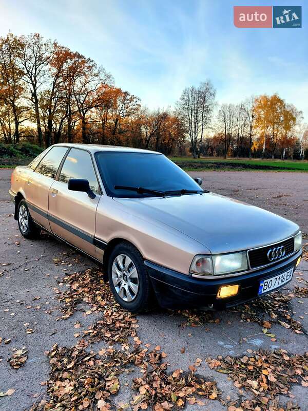 Седан Audi 80 1988 в Тростянце