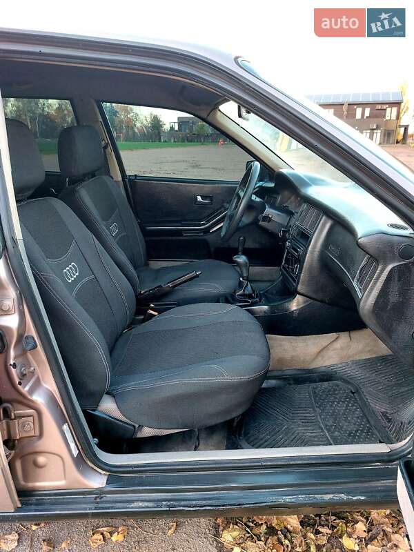 Седан Audi 80 1988 в Тростянце