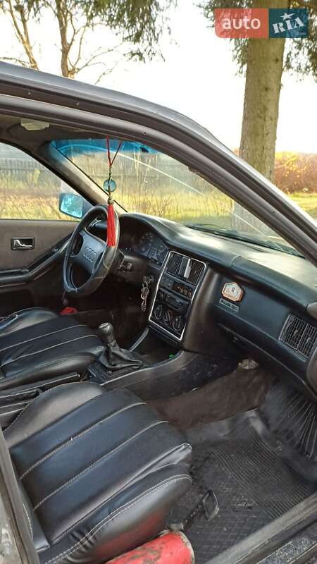 Седан Audi 80 1991 в Дубровице