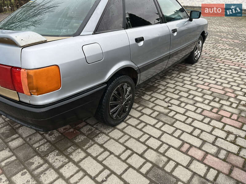 Седан Audi 80 1987 в Косове