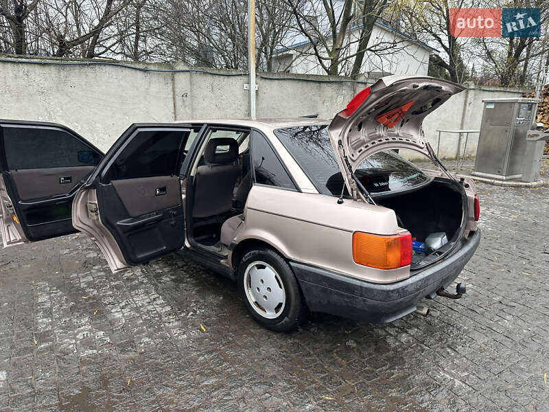 Седан Audi 80 1989 в Хороле