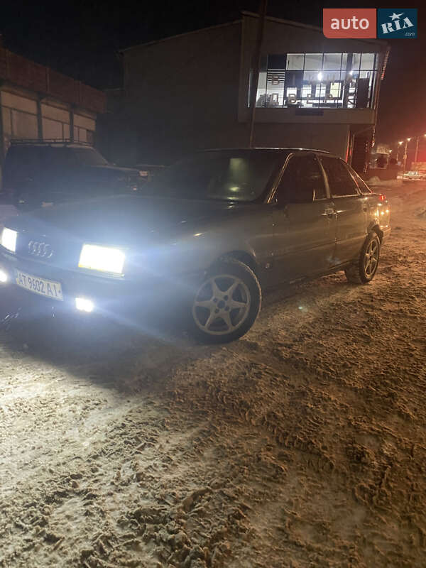Седан Audi 80 1987 в Черновцах
