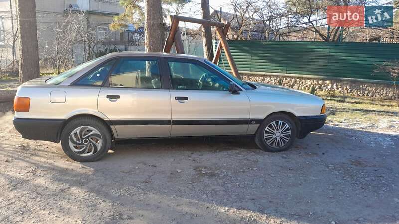Седан Audi 80 1987 в Кременце