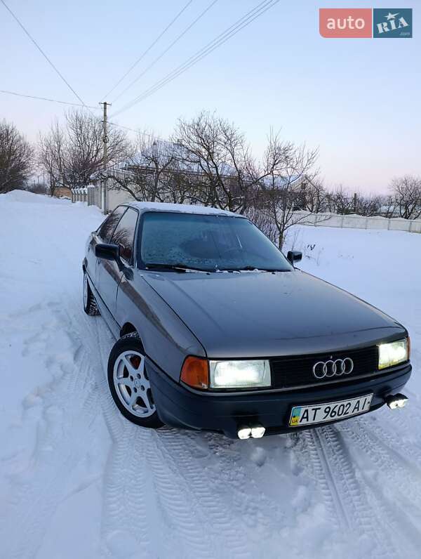 Седан Audi 80 1987 в Черновцах