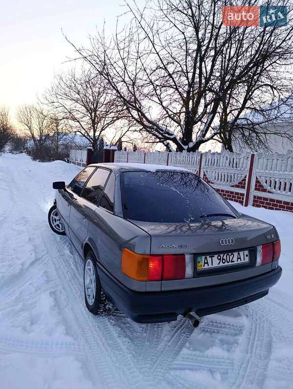 Седан Audi 80 1987 в Черновцах