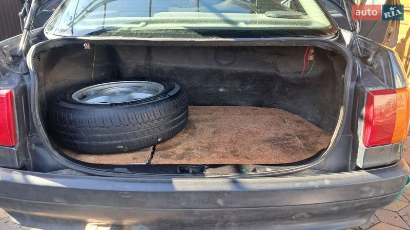 Седан Audi 80 1988 в Носовке