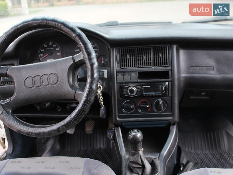Седан Audi 80 1987 в Жовкве