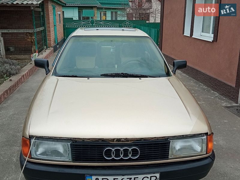 Седан Audi 80 1988 в Липовце