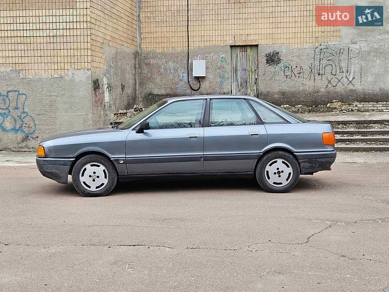 Седан Audi 80 1988 в Обухове