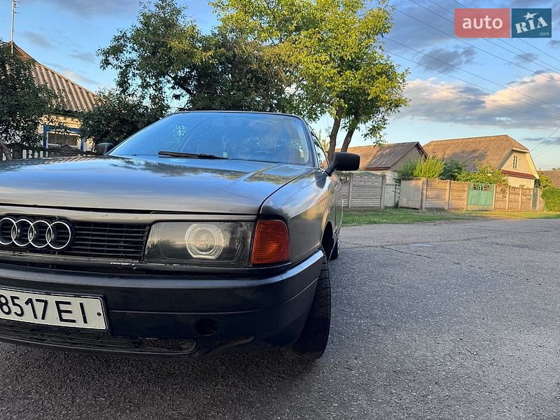 Седан Audi 80 1988 в Глобиному
