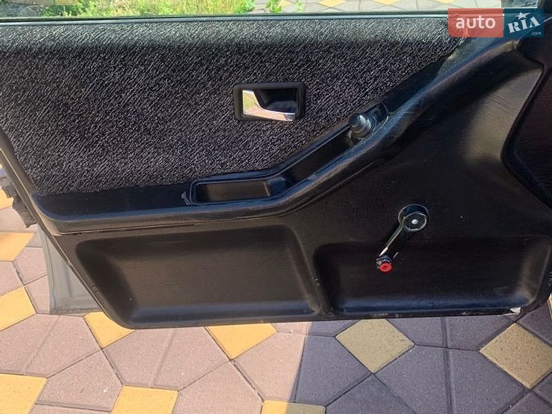 Седан Audi 80 1987 в Виноградові
