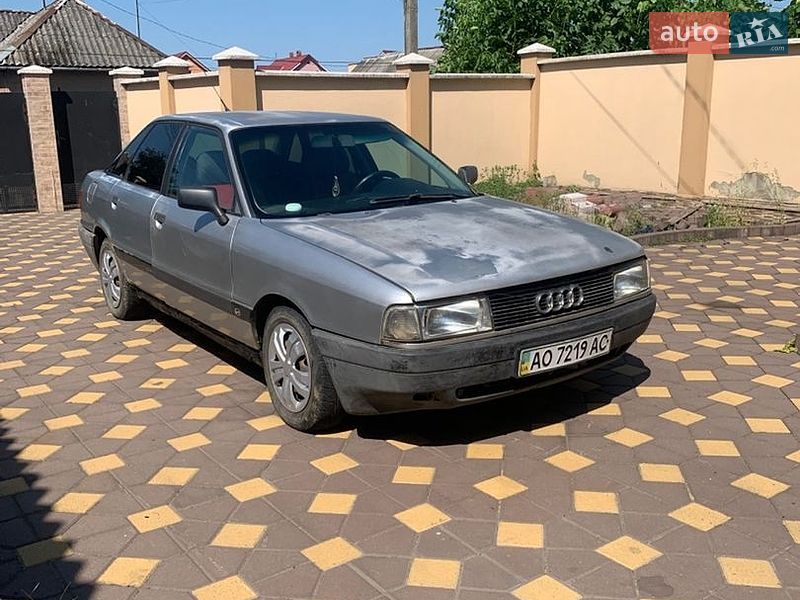 Седан Audi 80 1987 в Виноградові