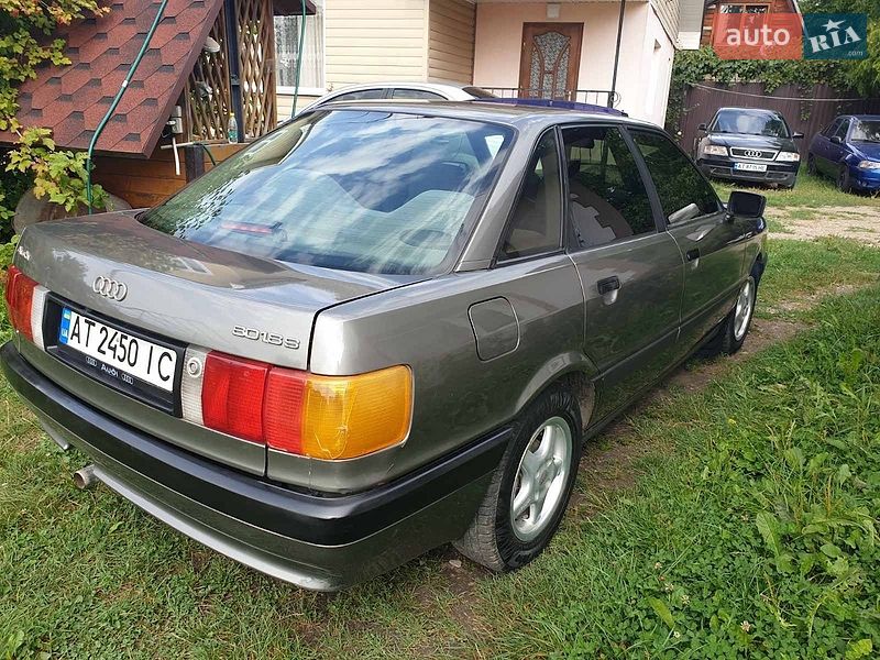 Седан Audi 80 1987 в Косові