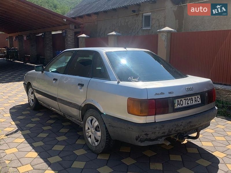 Седан Audi 80 1987 в Виноградові