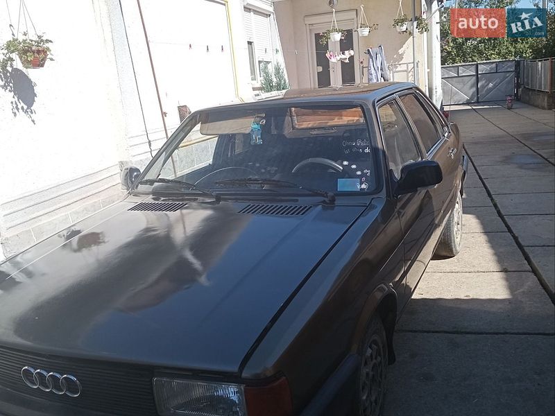 Седан Audi 80 1982 в Берегово
