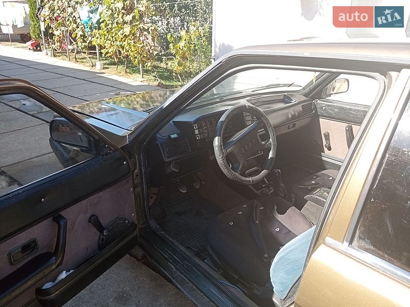 Седан Audi 80 1982 в Береговому