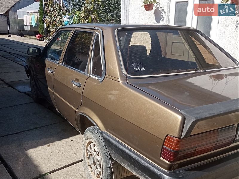 Седан Audi 80 1982 в Береговому