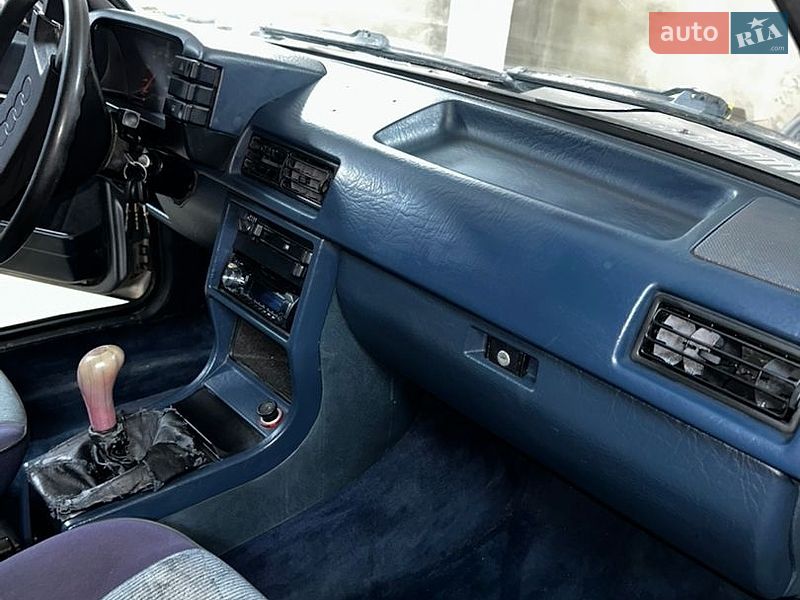 Седан Audi 80 1985 в Глыбокой