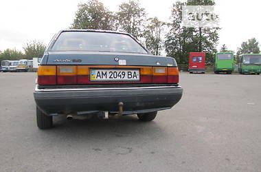 Седан Audi 90 1986 в Хмільнику