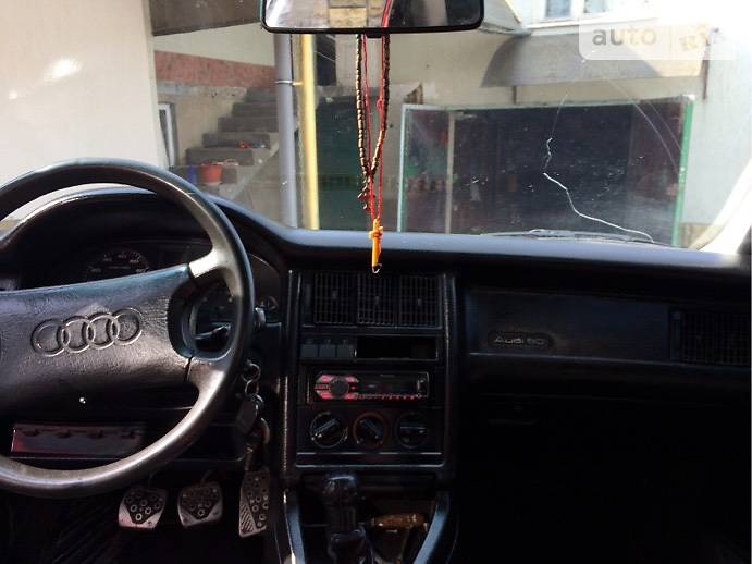 Audi 90 1988 года