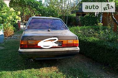 Седан Audi 90 1985 в Чернівцях