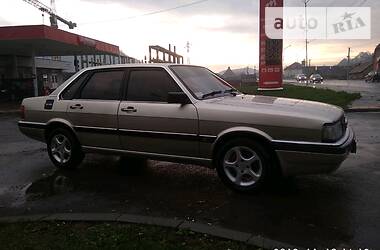 Седан Audi 90 1985 в Хусте