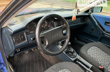 Седан Audi 90 1988 в Ромнах