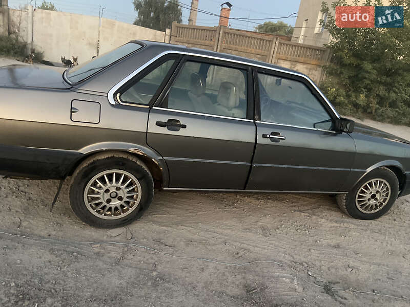 Седан Audi 90 1985 в Виннице
