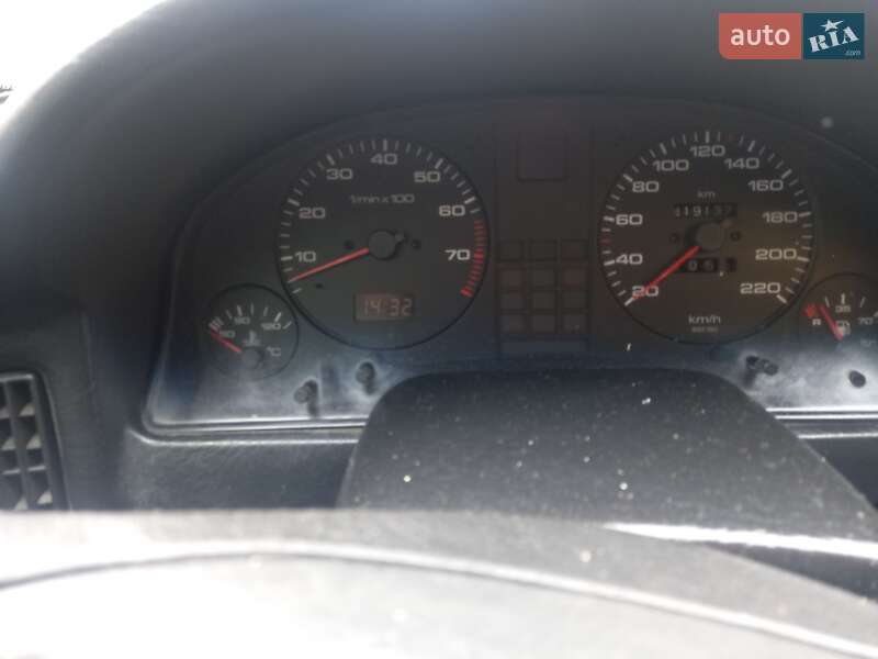 Седан Audi 90 1988 в Кореці